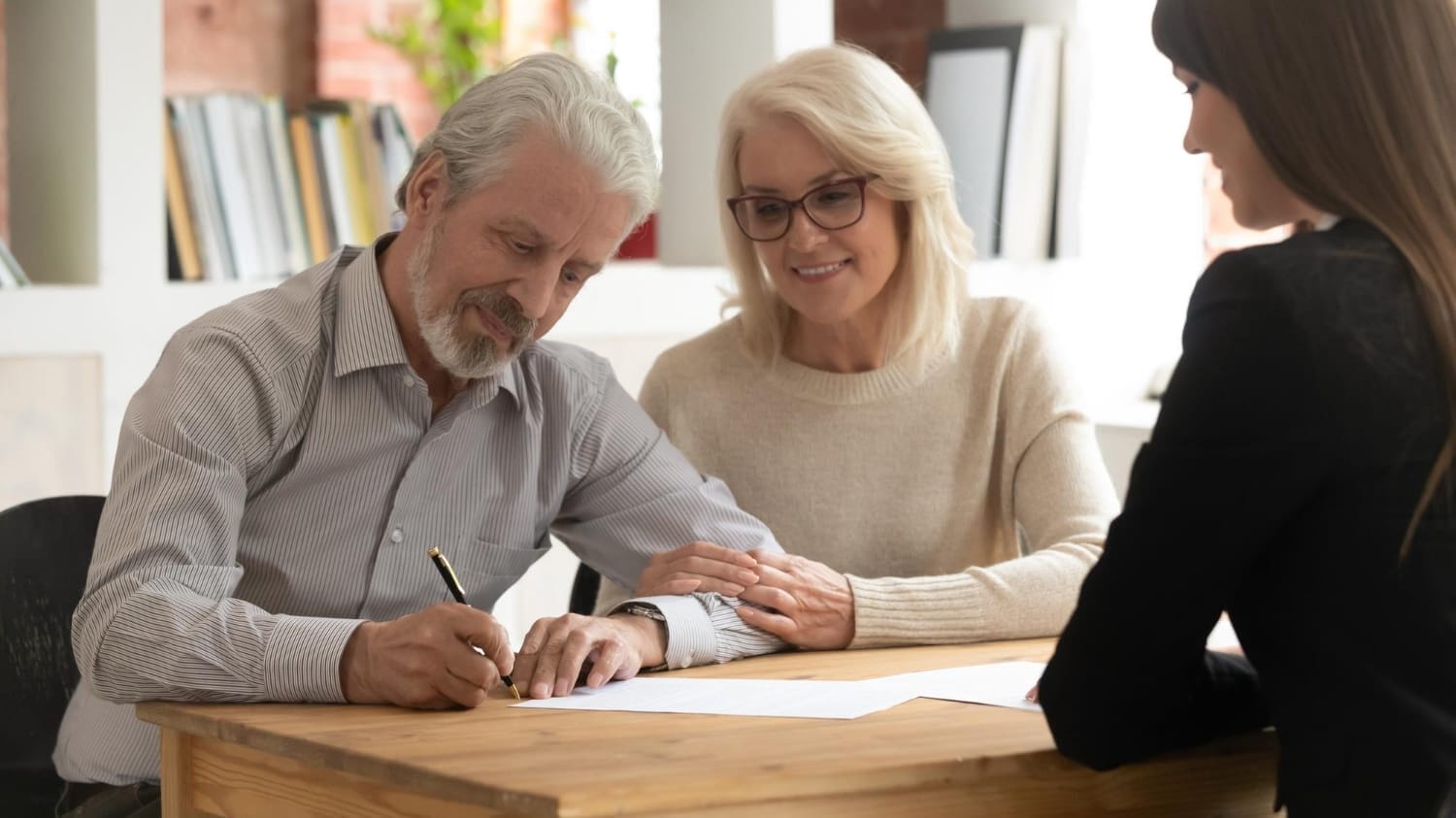 Clients signing consultant contract paperwork